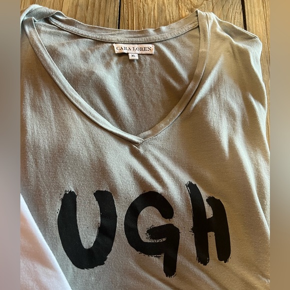 CARA LOREN Oversized V Neck Graphic Tees Bundle - Picture 9 of 11